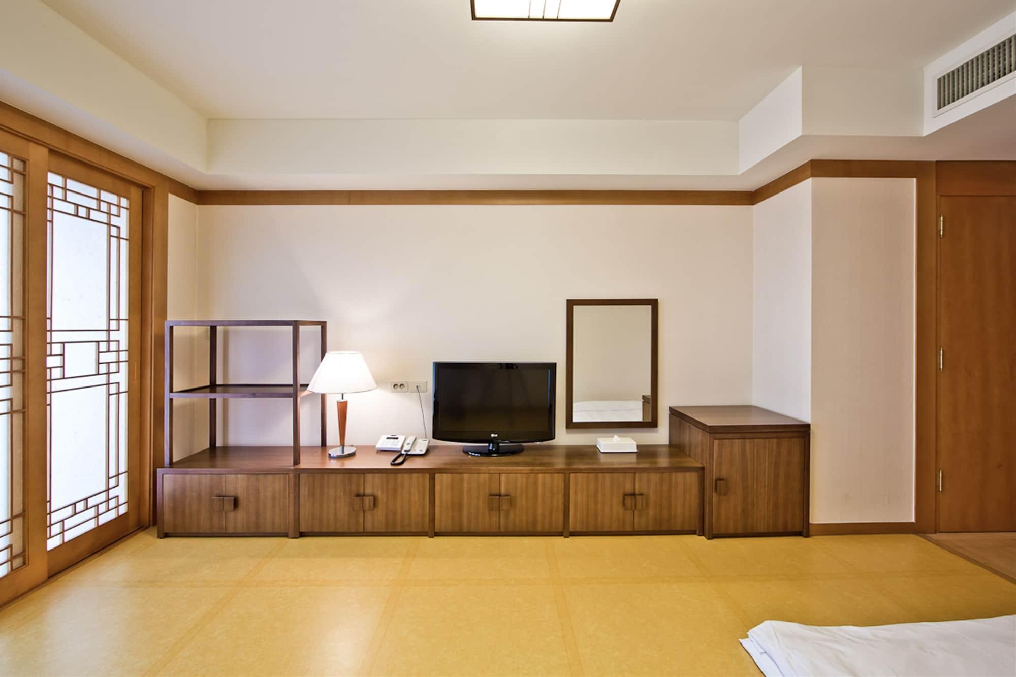 Hotel Hyundai by Lahan Mokpo Yeongam Bagian luar foto